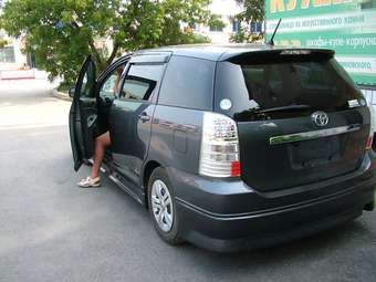 2004 Toyota Wish Photos