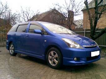 2004 Toyota Wish Photos