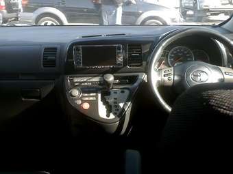 2004 Toyota Wish Photos