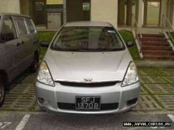 2004 Toyota Wish Pictures