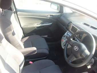 2004 Toyota Wish Pictures