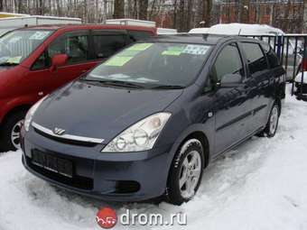 2004 Toyota Wish Wallpapers