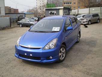 2004 Toyota Wish Wallpapers