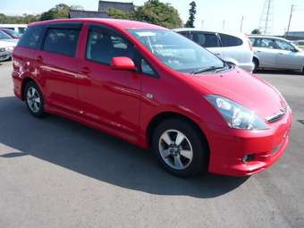 2004 Toyota Wish Pictures