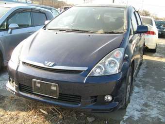 2004 Toyota Wish Pictures