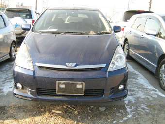 2004 Toyota Wish Pics