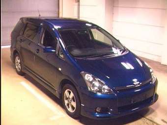 2004 Toyota Wish Photos