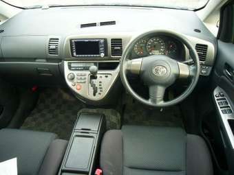 2004 Toyota Wish Photos