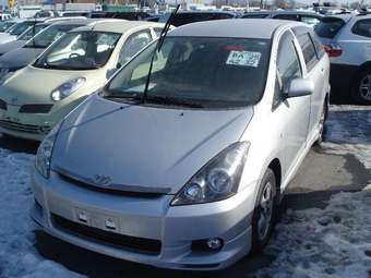 2004 Toyota Wish Pictures