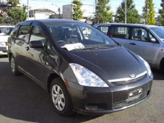 2004 Toyota Wish Pictures