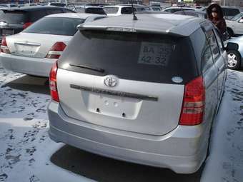2004 Toyota Wish Images