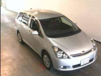 2004 Toyota Wish Pictures