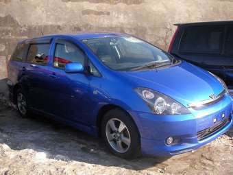 2004 Toyota Wish Images