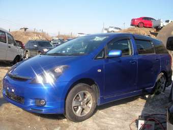 2004 Toyota Wish Pictures