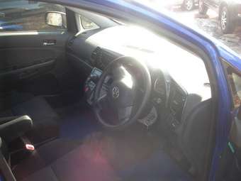 2004 Toyota Wish Pictures