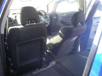 2004 Toyota Wish Pictures