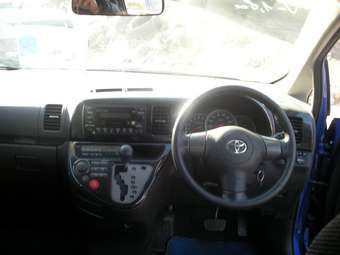 2004 Toyota Wish Photos