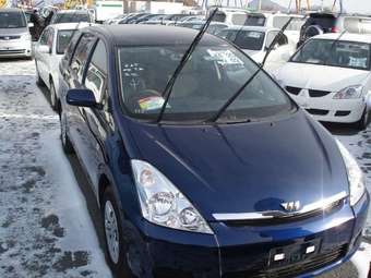 2004 Toyota Wish Pics