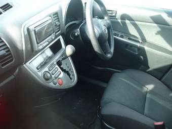 2004 Toyota Wish Photos