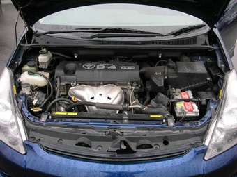 2004 Toyota Wish Photos