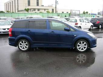 2004 Toyota Wish Pictures