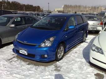 2004 Toyota Wish Pictures
