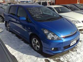 2004 Toyota Wish Photos