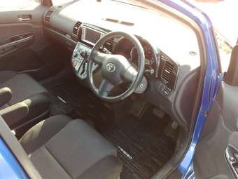 2004 Toyota Wish Wallpapers