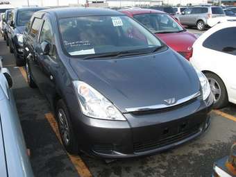 2004 Toyota Wish Wallpapers