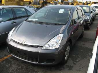2004 Toyota Wish Pictures