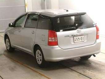 2004 Toyota Wish Photos