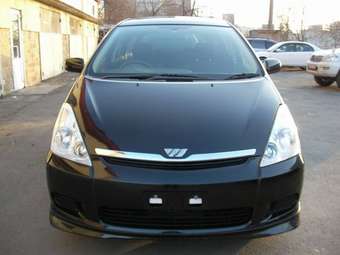 2004 Toyota Wish Images