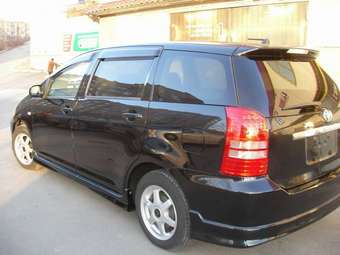 2004 Toyota Wish Pictures