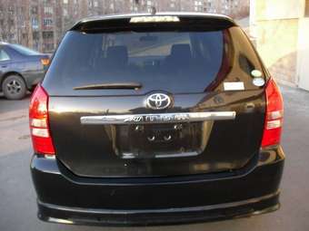 2004 Toyota Wish Pictures