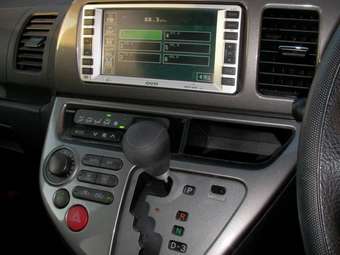 2004 Toyota Wish Photos