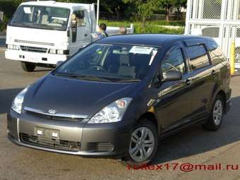 2004 Toyota Wish Pictures