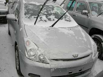 2004 Toyota Wish Pics