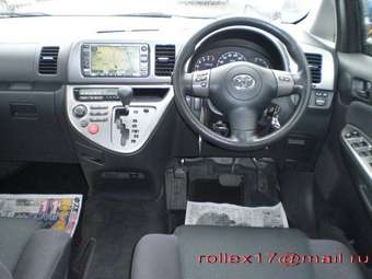 2004 Toyota Wish Pictures