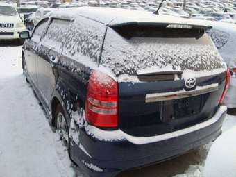 2004 Toyota Wish Pictures