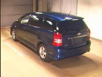 2004 Toyota Wish Pictures