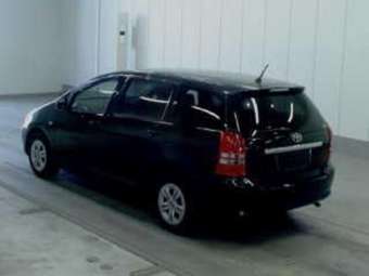 2004 Toyota Wish Pictures