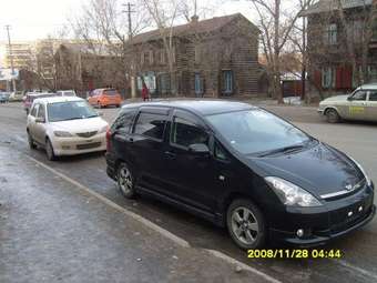 2004 Toyota Wish Photos