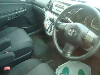 2004 Toyota Wish Wallpapers