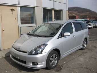 2004 Toyota Wish Photos