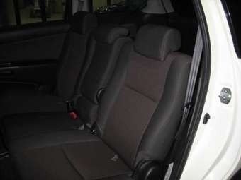 2004 Toyota Wish Pictures