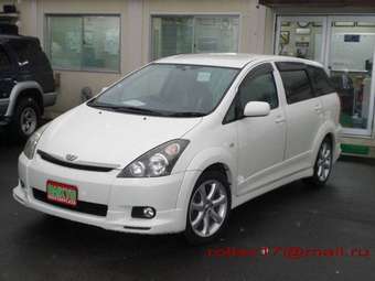 2004 Toyota Wish Wallpapers