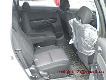 2004 Toyota Wish Pics