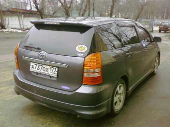 2004 Toyota Wish Pics