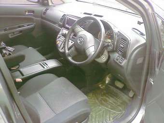 2004 Toyota Wish Pictures