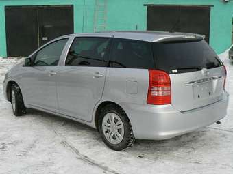 2004 Toyota Wish Pictures